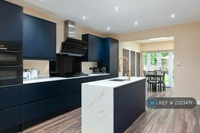 3 Bedroom Flat To Rent In Wentworth Park, London, N3