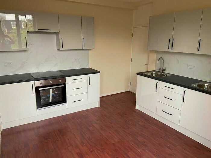 2 Bedroom Flat To Rent In Warwick Grove, Clapton, Hackney, E5