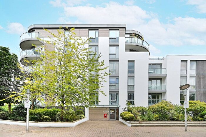 2 Bedroom Flat For Sale In Clayponds Lane, Brentford, TW8