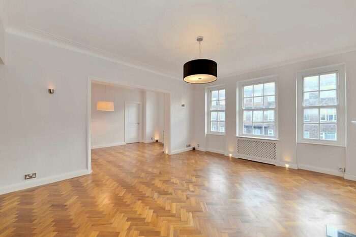 3 Bedroom Apartment To Rent In St Stephens Close, Avenue Road, St John's Wood, London, NW8