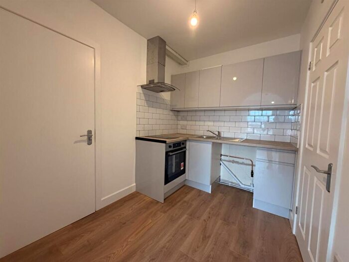 1 Bedroom Apartment To Rent In High Street, Studley, B80