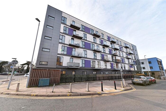 2 Bedroom Flat For Sale In Brickdale House, Swingate, Stevenage, SG1