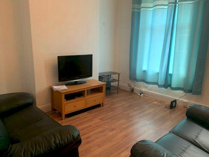 4 Bedroom Terraced House To Rent In Welton Grove, Hyde Park, Leeds, LS6