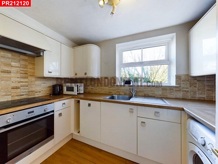 2 Bedroom Flat To Rent In Poplar – Bedrooms Flat, E14