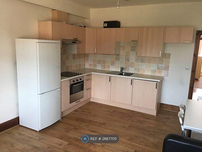 3 Bedroom Flat To Rent In Hyde Terrace, Leeds, LS2