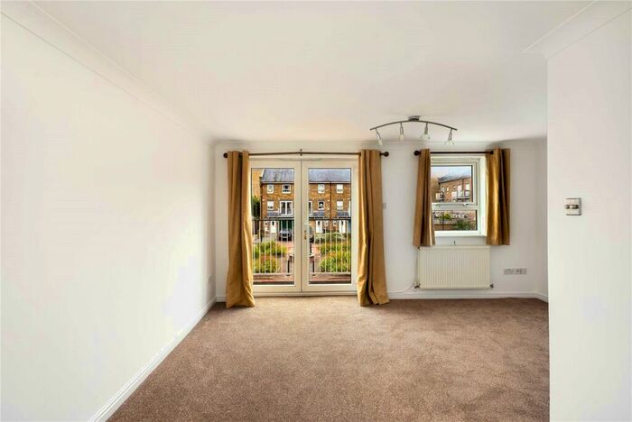 3 Bedroom House To Rent In Schooner Close, Canary Wharf, London, E14