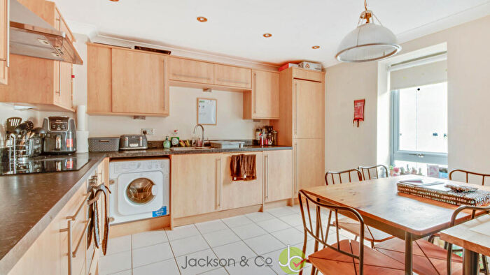 2 Bedroom Apartment To Rent In Quayside Drive, Colchester, CO2