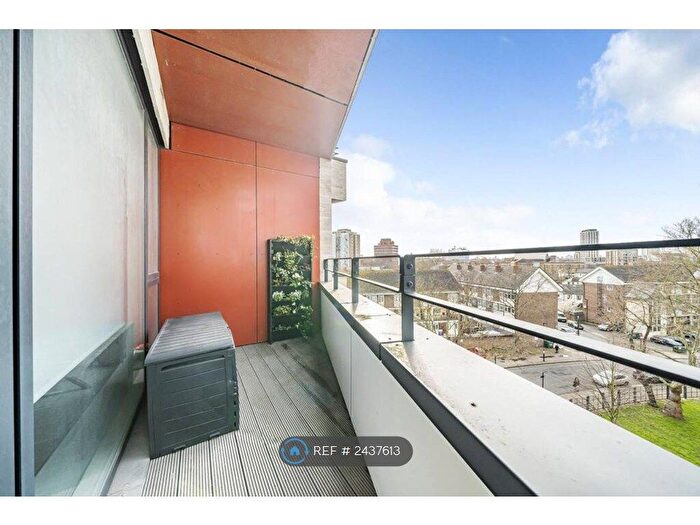 1 Bedroom Flat To Rent In St. James's Crescent, London, SW9
