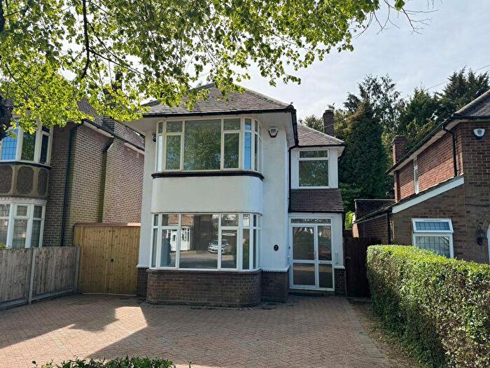 3 Bedroom Detached House For Sale In Oakley Road, Luton, LU4