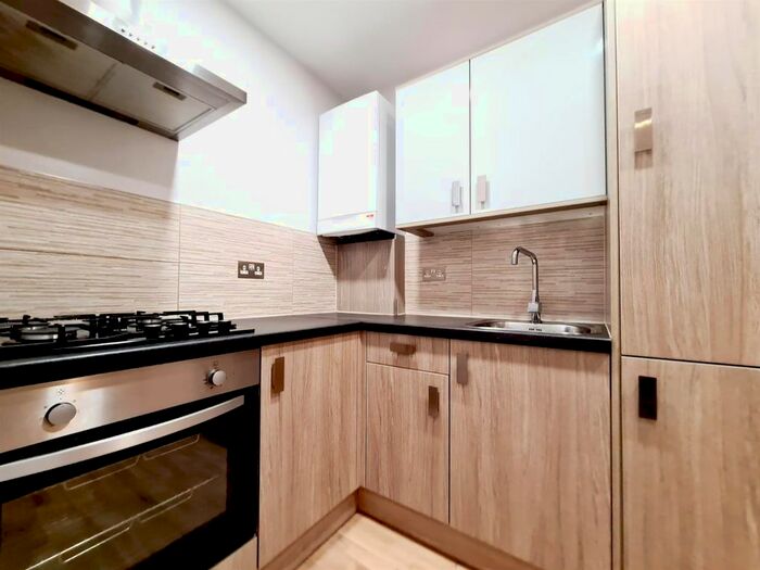 1 Bedroom Flat To Rent In Lancaster Road, New Barnet, Barnet, EN4