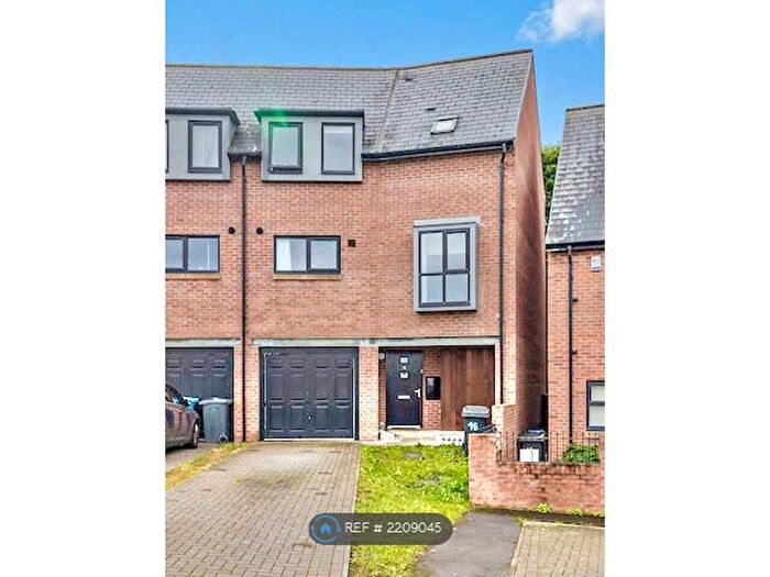 4 Bedroom Semi-Detached House To Rent In Lavender Way, Sheffield, S5