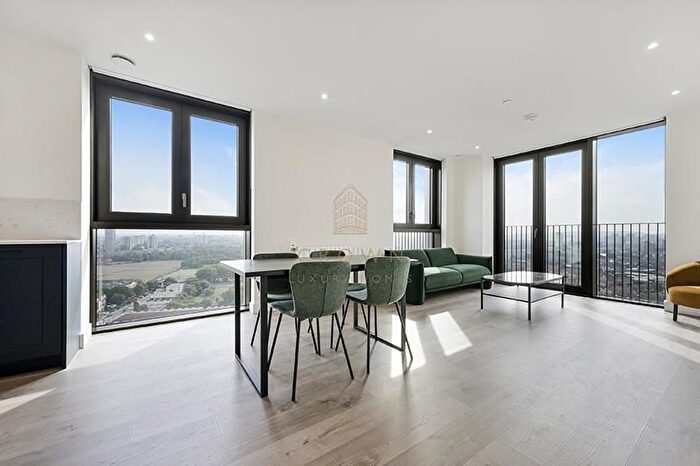 2 Bedroom Flat To Rent In Menara Point, Twelvetrees Park, E16