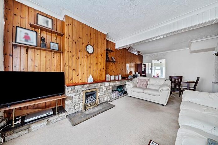 2 Bedroom Duplex For Sale In Kempton Road, Barking, London, E6