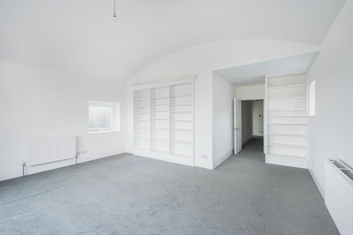 3 Bedroom Flat To Rent In Tavistock Place, London, WC1H