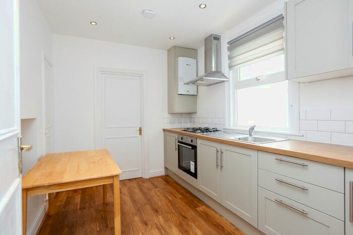 1 Bedroom Flat To Rent In Garratt Lane, London, SW18