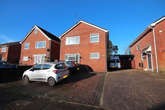 4 Bedroom Detached House For Sale In Lytchett Drive, Broadstone, Dorset, BH18