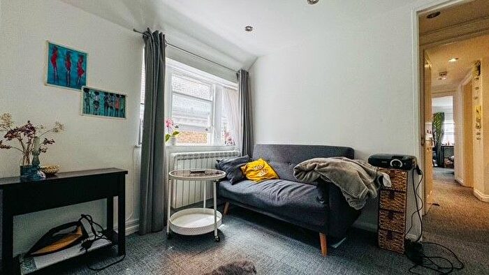 2 Bedroom Flat To Rent In Gate Street, London, WC2A