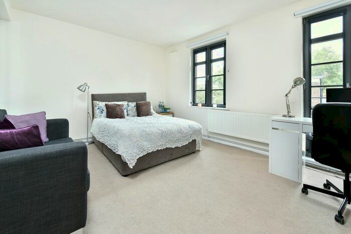 3 Bedroom Flat To Rent In Great Percy Street, Islington, London, WC1X