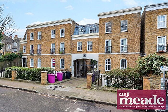 2 Bedroom Flat To Rent In Coborn Mews, Bow, E3