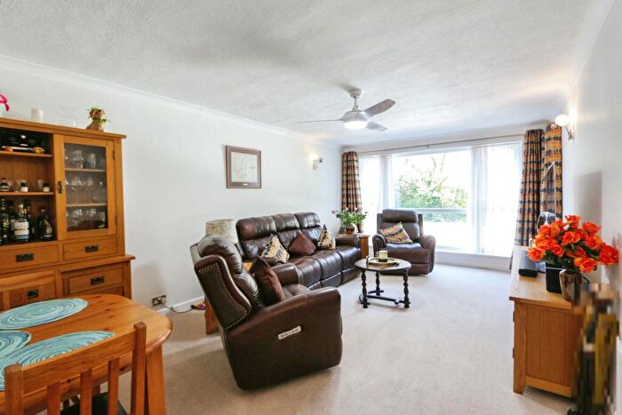 2 Bedroom Flat For Sale In Dean Park Road, Bournemouth, Dorset, BH1