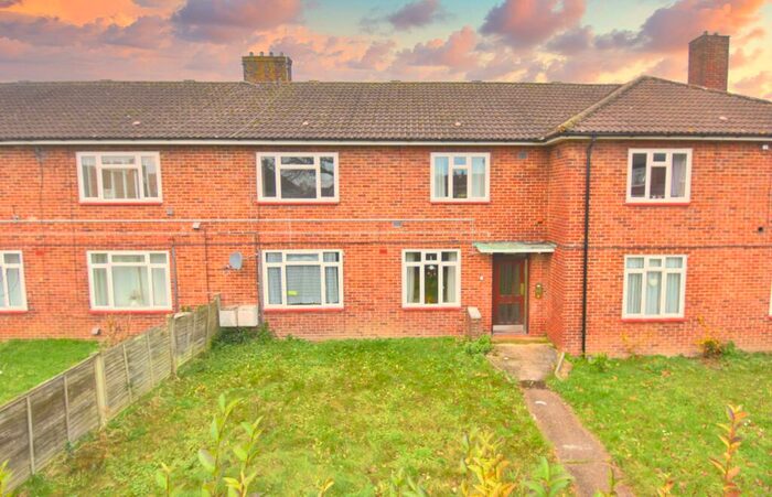 1 Bedroom Flat To Rent In Wood Street, Merstham, Redhill, RH1