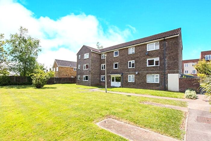 Flat To Rent In Crombie Close, Waterlooville, Hampshire, PO8