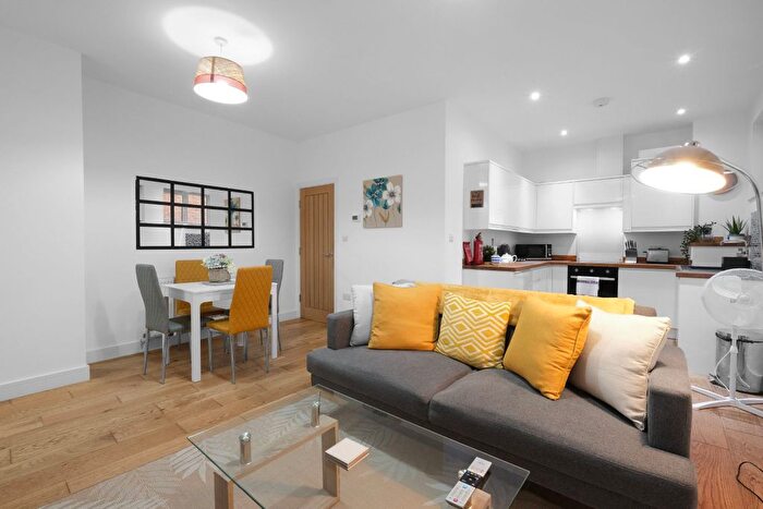 1 Bedroom Flat To Rent In Easton Street, High Wycombe, HP11