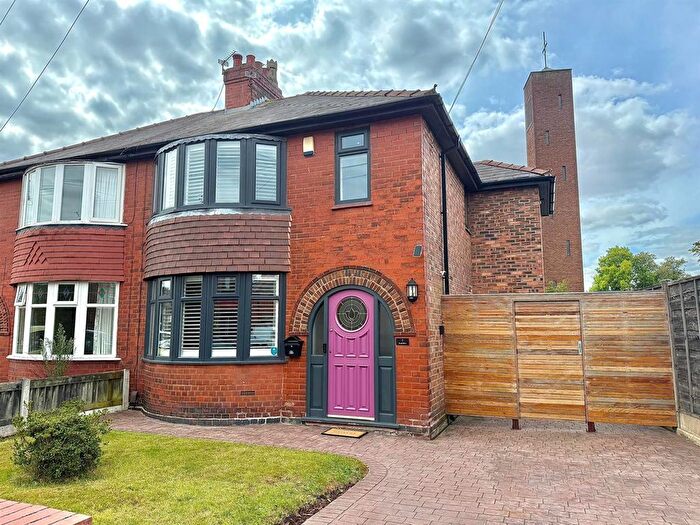 3 Bedroom Semi-Detached House For Sale In Bruche Drive, Padgate, Warrington, WA1