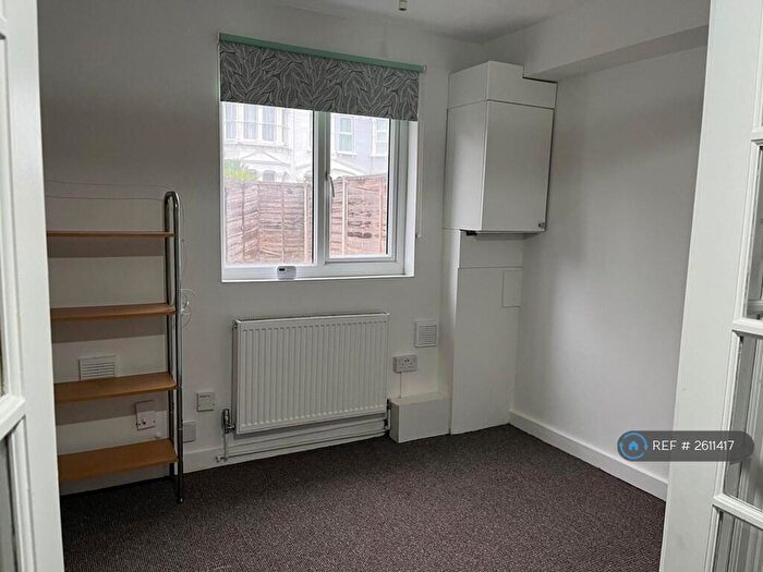 1 Bedroom Flat To Rent In Holmesdale Road, London, SE25