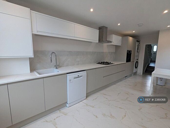 4 Bedroom Detached House To Rent In Glenwood Road, London, N15