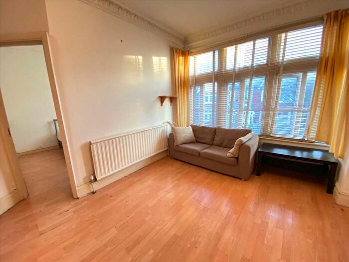 1 Bedroom Flat To Rent In Craven Avenue, Ealing, W5