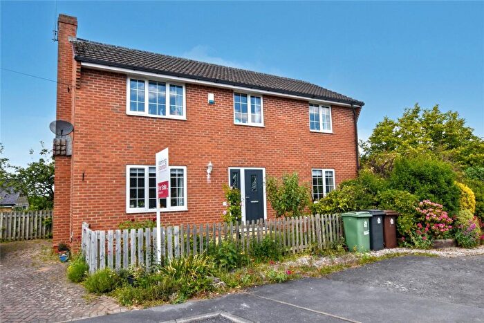 3 Bedroom Detached House For Sale In South View Crescent, Yeadon, Leeds, West Yorkshire, LS19