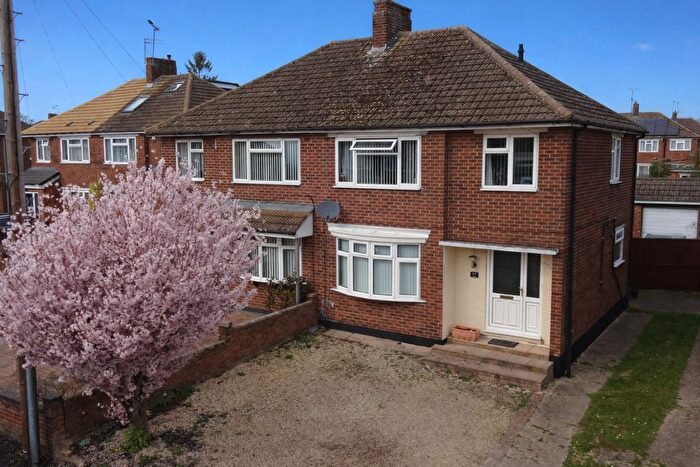 3 Bedroom Semi Detached House For Sale In Uplands, Luton, Bedfordshire, LU3