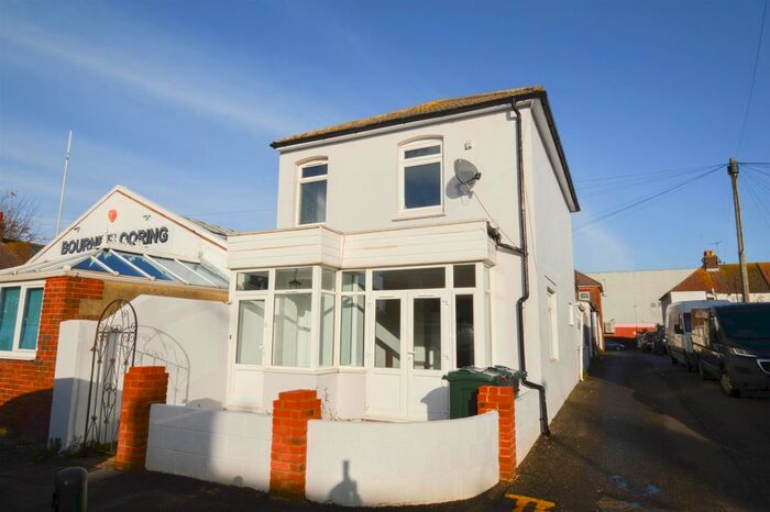 3 Bedroom Detached House To Rent In Myrtle Road, Eastbourne BN22