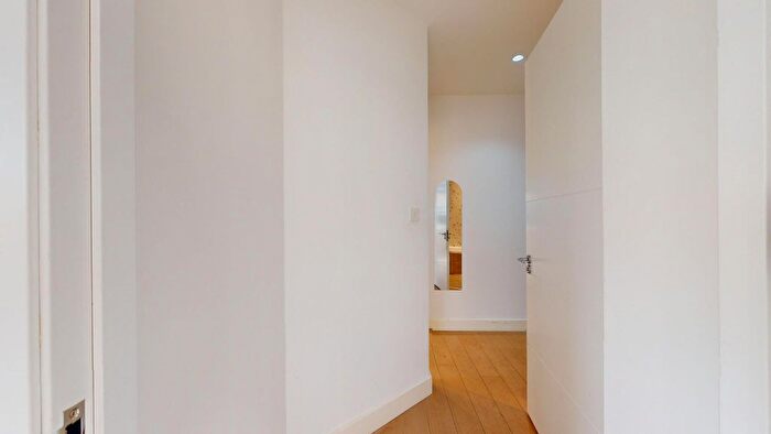 1 Bedroom Flat To Rent In New Horizons Court, Brentford, TW8
