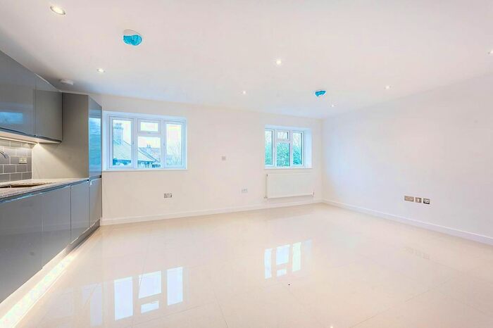 1 Bedroom Flat To Rent In Perryn Road, East Acton, London W3