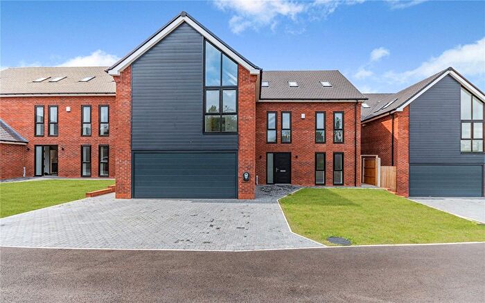 6 Bedroom Detached House For Sale In Cleves Gardens, Off Lutterworth Road, Aylestone, Leicester, LE2