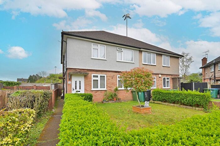 2 Bedroom Flat For Sale In Poundfield, Watford, WD25