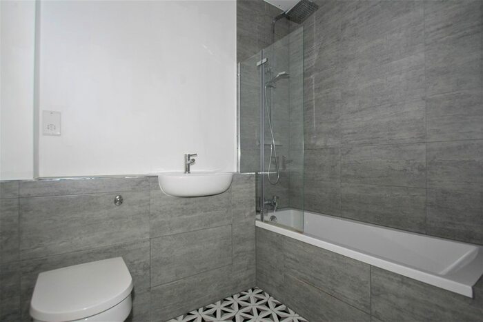 2 Bedroom Detached House To Rent In Tenterden Grove, Hendon, London, NW4
