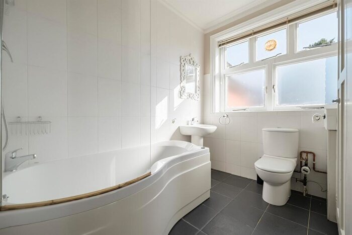 2 Bedroom Apartment To Rent In Bath Road, Reading, RG1