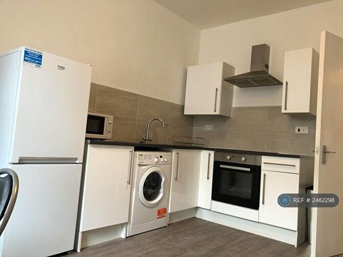 2 Bedroom Flat To Rent In Rosefield Street, Dundee, DD1
