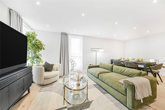 3 Bedroom Flat To Rent In Baker Street, London, NW1