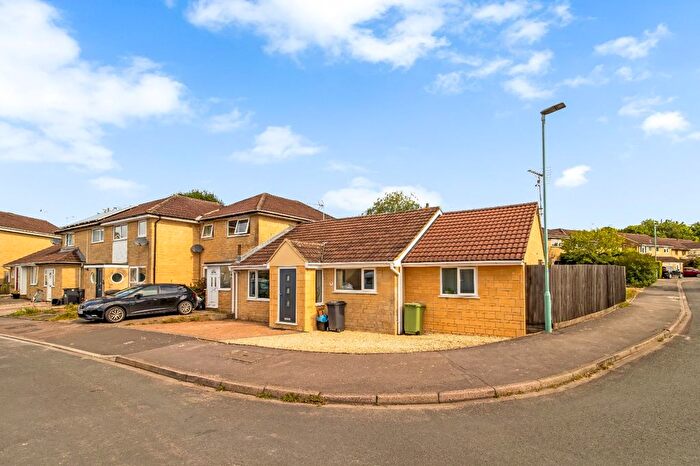 3 Bedroom Bungalow For Sale In Stratton Heights, Cirencester, Gloucestershire, GL7