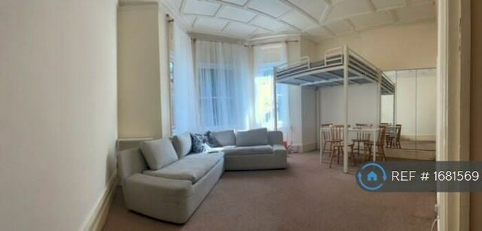 Studio To Rent In Compayne Gardens, London, NW6