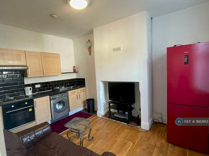 4 Bedroom Terraced House To Rent In Yews Mount, Huddersfield, HD1