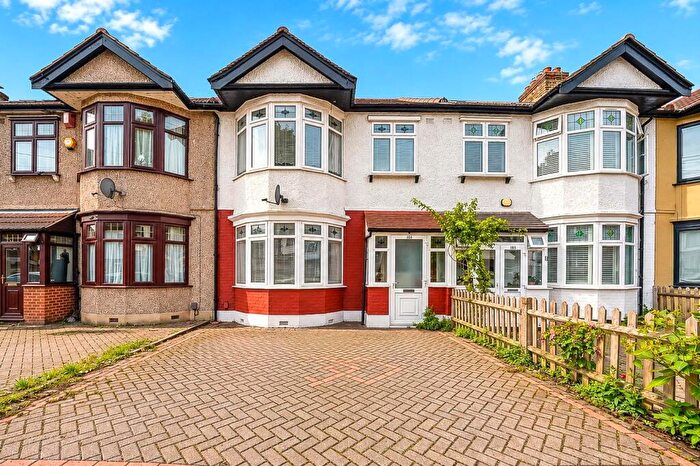 3 Bedroom House For Sale In Inglehurst Gardens, Ilford, IG4