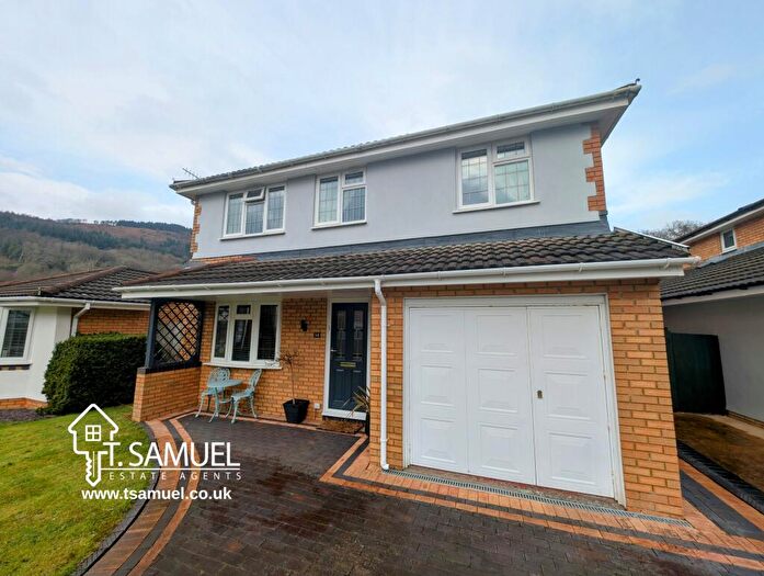 4 Bedroom Detached House For Sale In Grovers Field, Abercynon, CF45