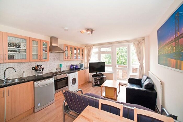4 Bedroom Maisonette For Sale In Paynes Walk, London, W6