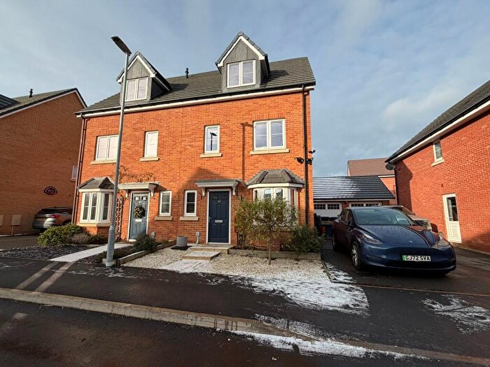 4 Bedroom Semi-Detached House For Sale In Walsingham Drive Daventry Northamptonshire, NN11