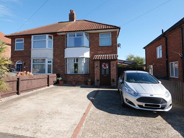 3 Bedroom Semi-Detached House For Sale In Pinecroft Road, Ipswich, IP1
